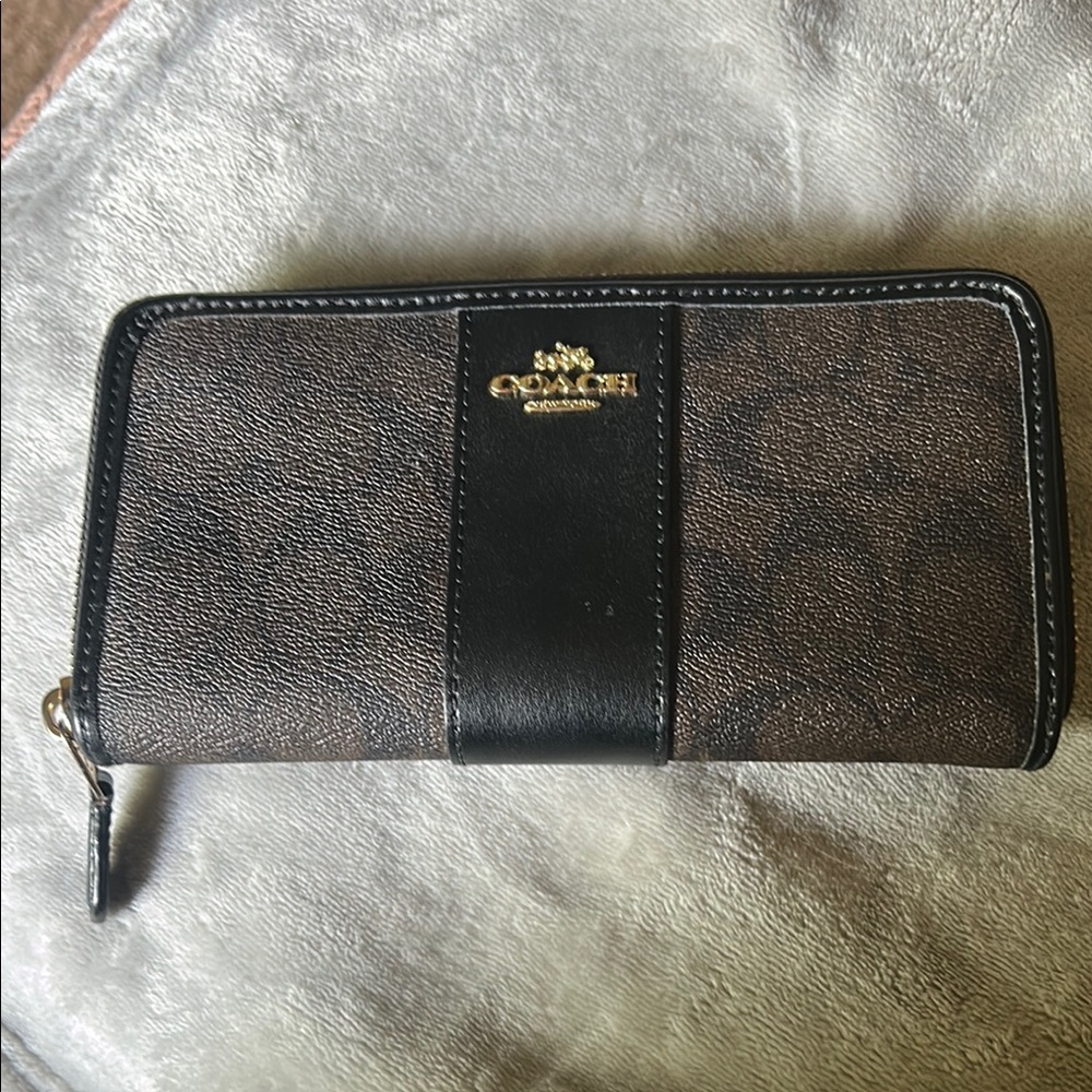 Coach Black and Brown Zip Wallet